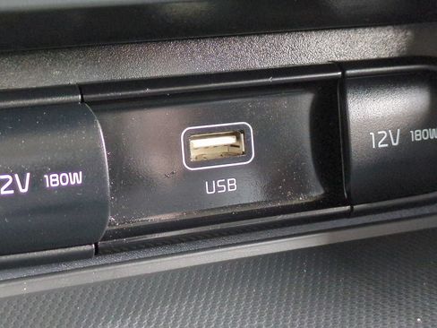 Used 2025 Kia Soul LX w/ LX Technology Package FWD image 21
