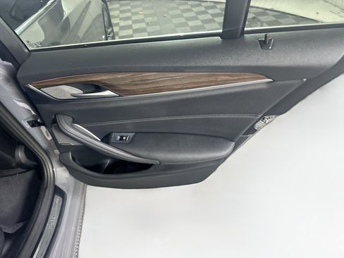 Used 2022 BMW 530i w/ Premium Package image 30