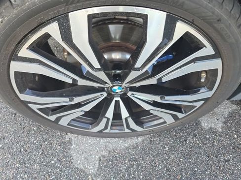 Used 2024 BMW X7 xDrive40i w/ M Sport Package AWD/4WD image 19