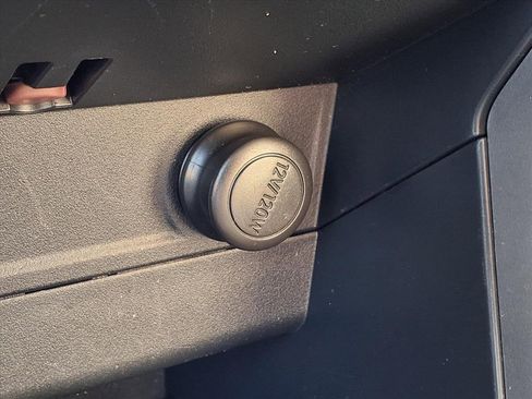 Used 2017 Subaru Forester 2.5i Premium w/ All-Weather Package image 22