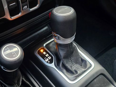 Used 2022 Jeep Gladiator Sport image 35