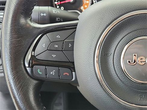 Used 2016 Jeep Renegade Latitude image 10