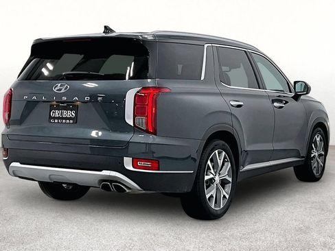 Used 2022 Hyundai Palisade SEL w/ Premium Package FWD image 2