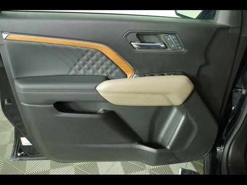 Used 2023 GMC Canyon Denali image 27