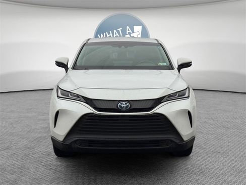 Used 2023 Toyota Venza LE image 3