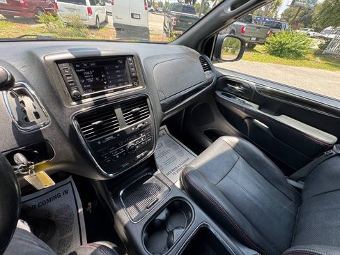 Used 2018 Dodge Grand Caravan GT FWD image 46