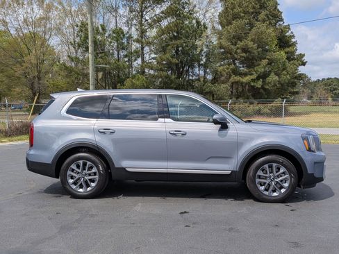 Used 2025 Kia Telluride LX image 2