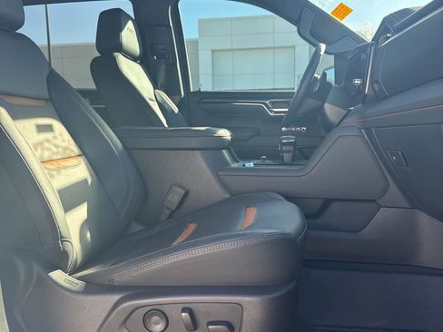 Used 2024 GMC Sierra 1500 AT4 w/ Technology Package image 11