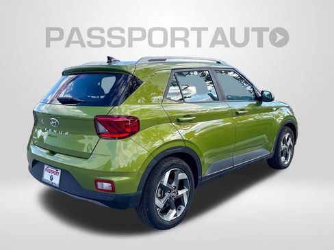 Used 2022 Hyundai Venue SEL w/ Cargo Package FWD image 7