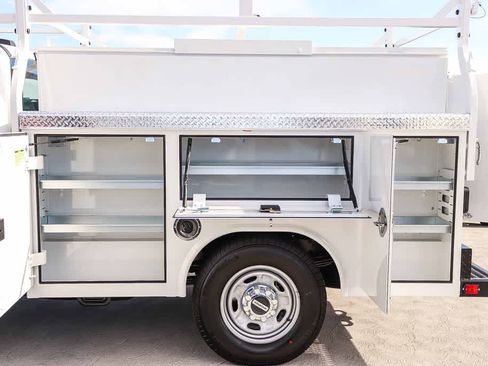New 2026 Ford F250 XL w/ XL Chrome Package RWD image 28