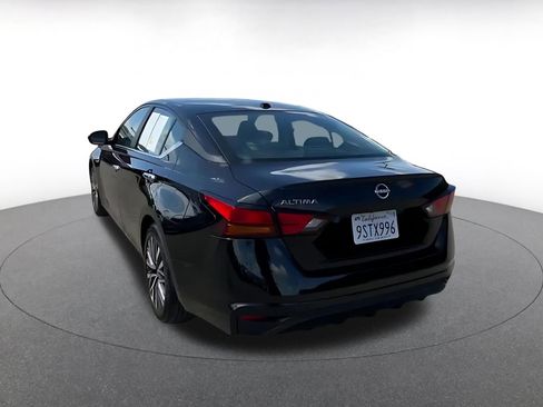Used 2025 Nissan Altima 2.5 SV FWD image 11