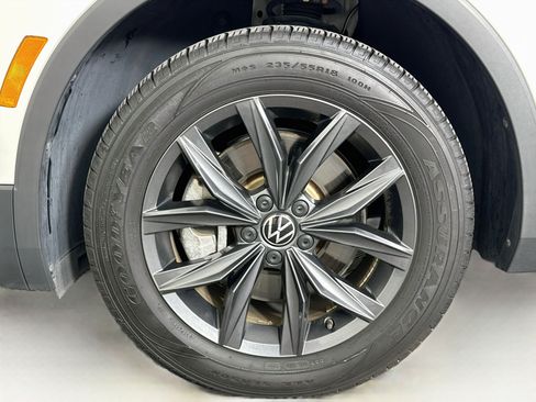 Used 2023 Volkswagen Tiguan SE FWD image 11