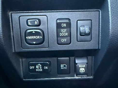 Used 2021 Toyota Tundra Limited w/ Limited Premium Package AWD/4WD image 30