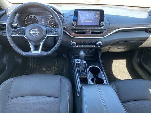 Used 2023 Nissan Altima 2.5 SV image 4