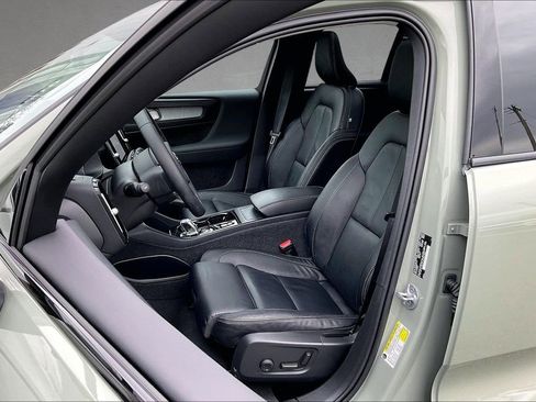 Certified 2024 Volvo XC40 B5 Plus w/ Climate Package AWD/4WD image 21