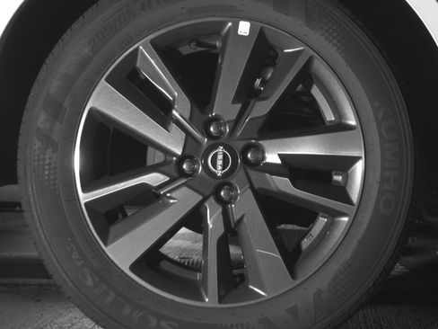 Used 2025 Nissan Versa SV image 15