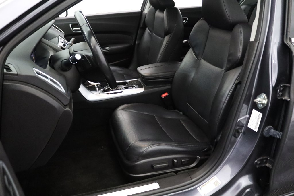 Used 2018 Acura TLX w/ Technology Package FWD image 2
