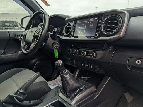 Used 2020 Toyota Tacoma TRD Sport image 21