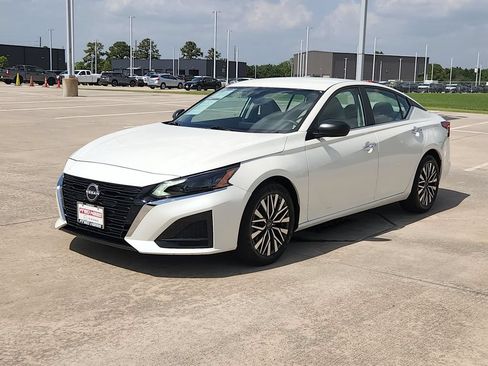 Used 2025 Nissan Altima 2.5 SV FWD image 9