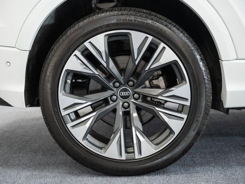 Used 2025 Audi Q8 Premium Plus AWD/4WD image 21