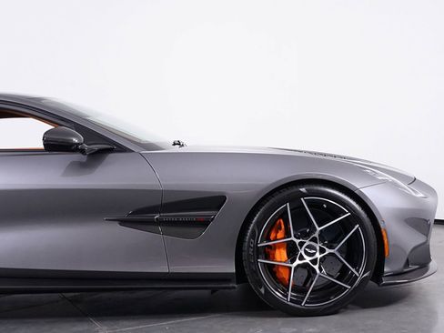 Used 2025 Aston Martin Vanquish image 23