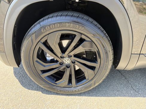 Used 2023 Volkswagen Atlas Cross Sport SE w/ Black Wheel Package FWD image 11