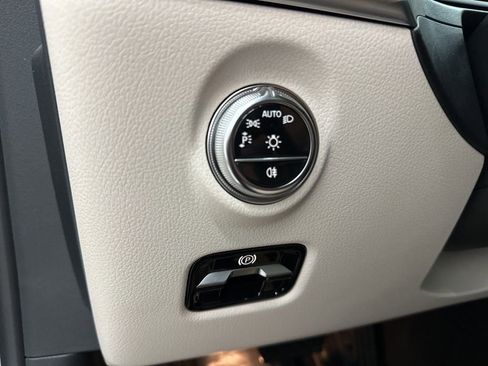 Used 2025 Mercedes-Benz C 300 Sedan image 17