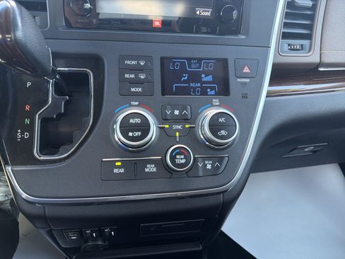Used 2017 Toyota Sienna Limited FWD image 27