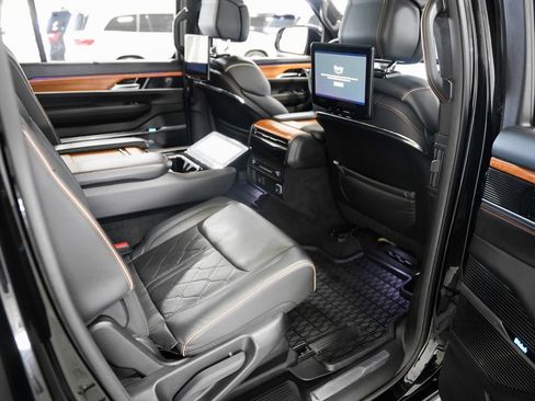 Used 2022 Jeep Grand Wagoneer Series III w/ Rear Seat Video Group 1 AWD/4WD image 37
