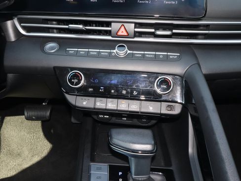 Used 2024 Hyundai Elantra Limited FWD image 21