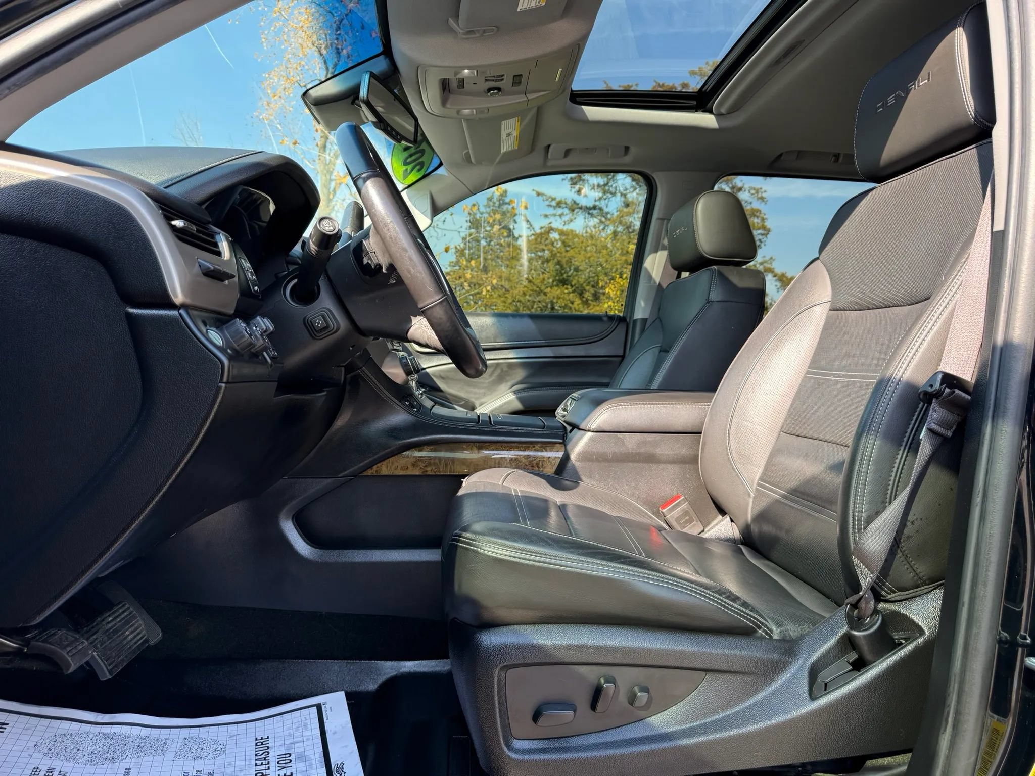 Used 2017 GMC Yukon Denali AWD/4WD image 9