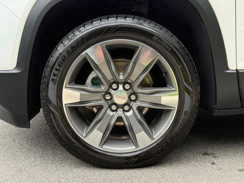 Used 2018 GMC Acadia SLT w/ LPO, Floor Liner Package FWD image 18