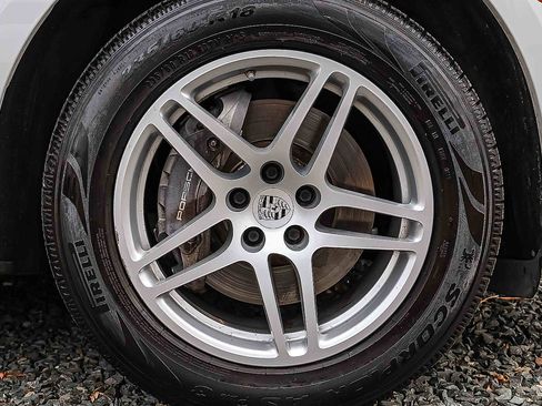 Used 2021 Porsche Macan AWD/4WD image 27