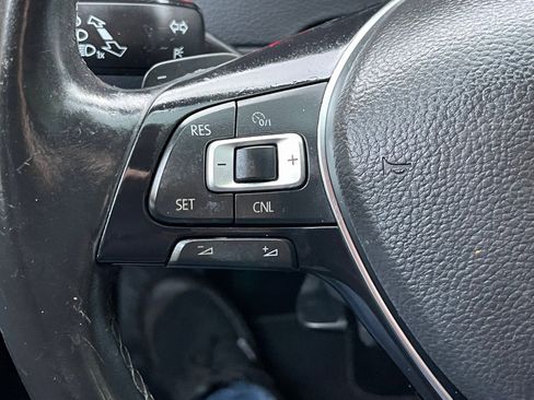 Used 2016 Volkswagen Golf S image 33