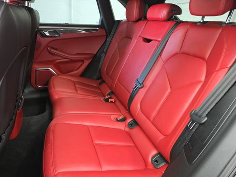 Used 2017 Porsche Macan Turbo image 14