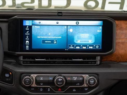 Used 2025 Jeep Gladiator Sport image 45