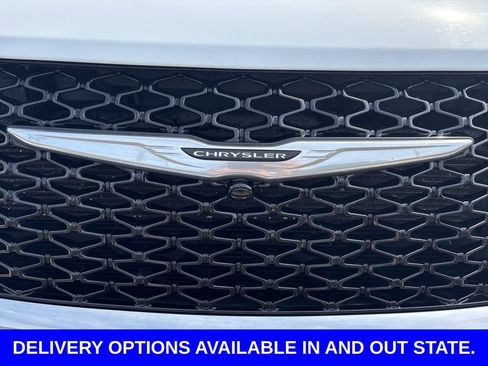 Used 2022 Chrysler Pacifica Touring-L FWD image 30