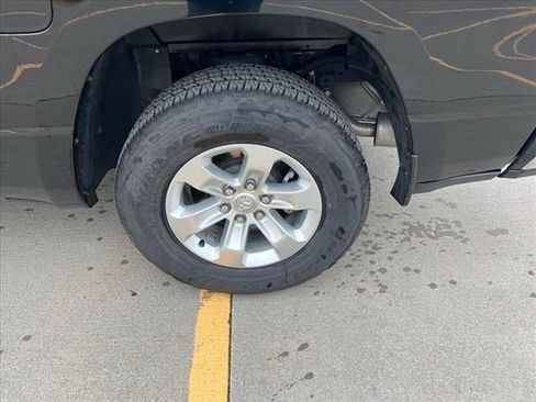 Used 2024 RAM 1500 Laramie AWD/4WD image 3