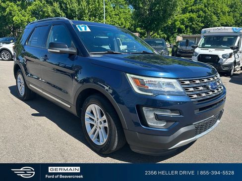 Used 2017 Ford Explorer XLT FWD image 2