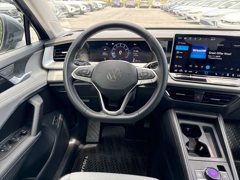Certified 2025 Volkswagen Tiguan SE AWD/4WD image 14