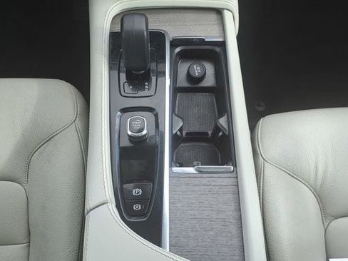 Certified 2023 Volvo XC90 B6 Plus AWD/4WD image 28