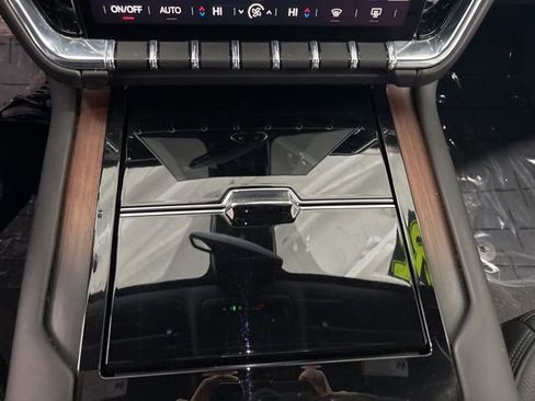 Used 2025 GMC Yukon Denali image 45