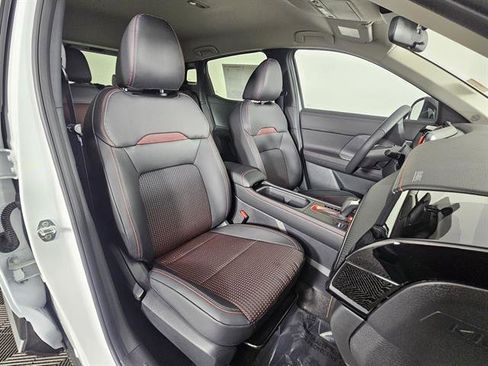 New 2026 Nissan Kicks SR w/ Cold Weather Package image 13