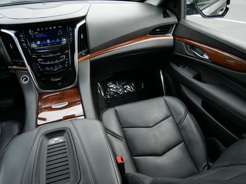 Used 2020 Cadillac Escalade Premium Luxury w/ Escalade Sport Edition AWD/4WD image 11