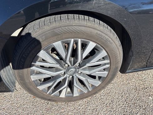 Used 2024 Nissan Altima 2.5 SV image 2