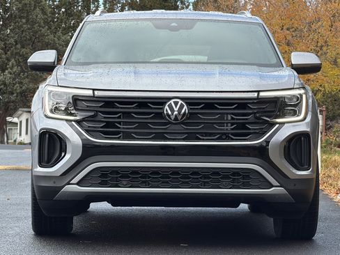 Used 2024 Volkswagen Atlas Cross Sport SE image 9