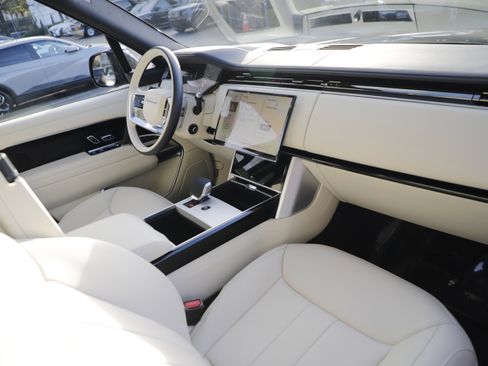 New 2026 Land Rover Range Rover SE AWD/4WD image 9