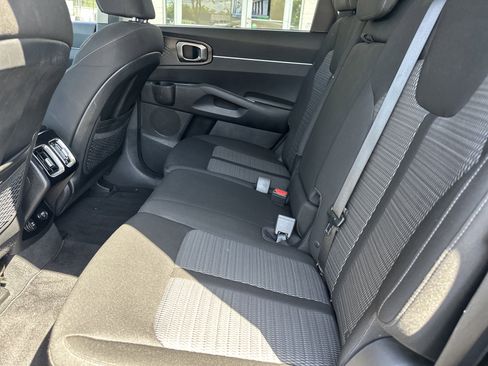 Used 2023 Kia Sorento LX FWD image 12