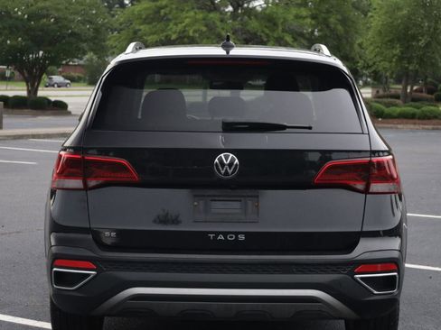 Used 2022 Volkswagen Taos SE FWD image 4