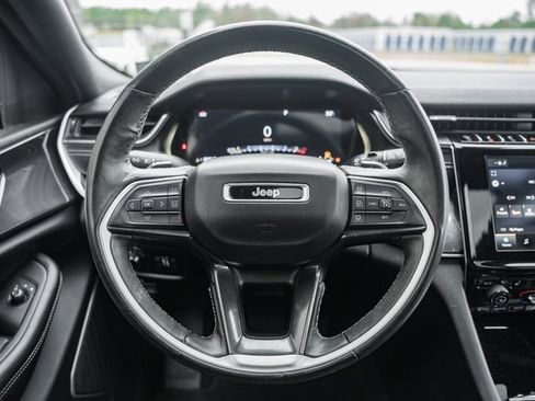 Used 2022 Jeep Grand Cherokee Altitude image 32